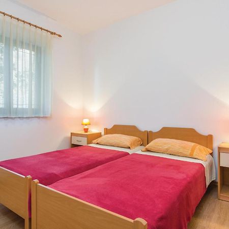 Beautiful Apartment In Porec With Kitchen Kültér fotó