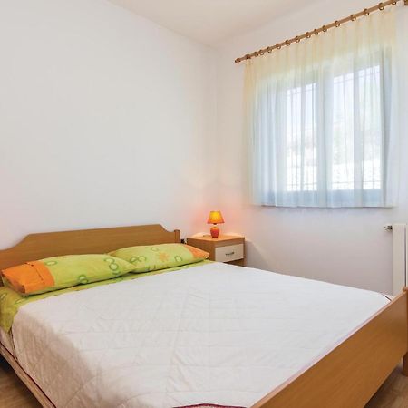 Beautiful Apartment In Porec With Kitchen Kültér fotó