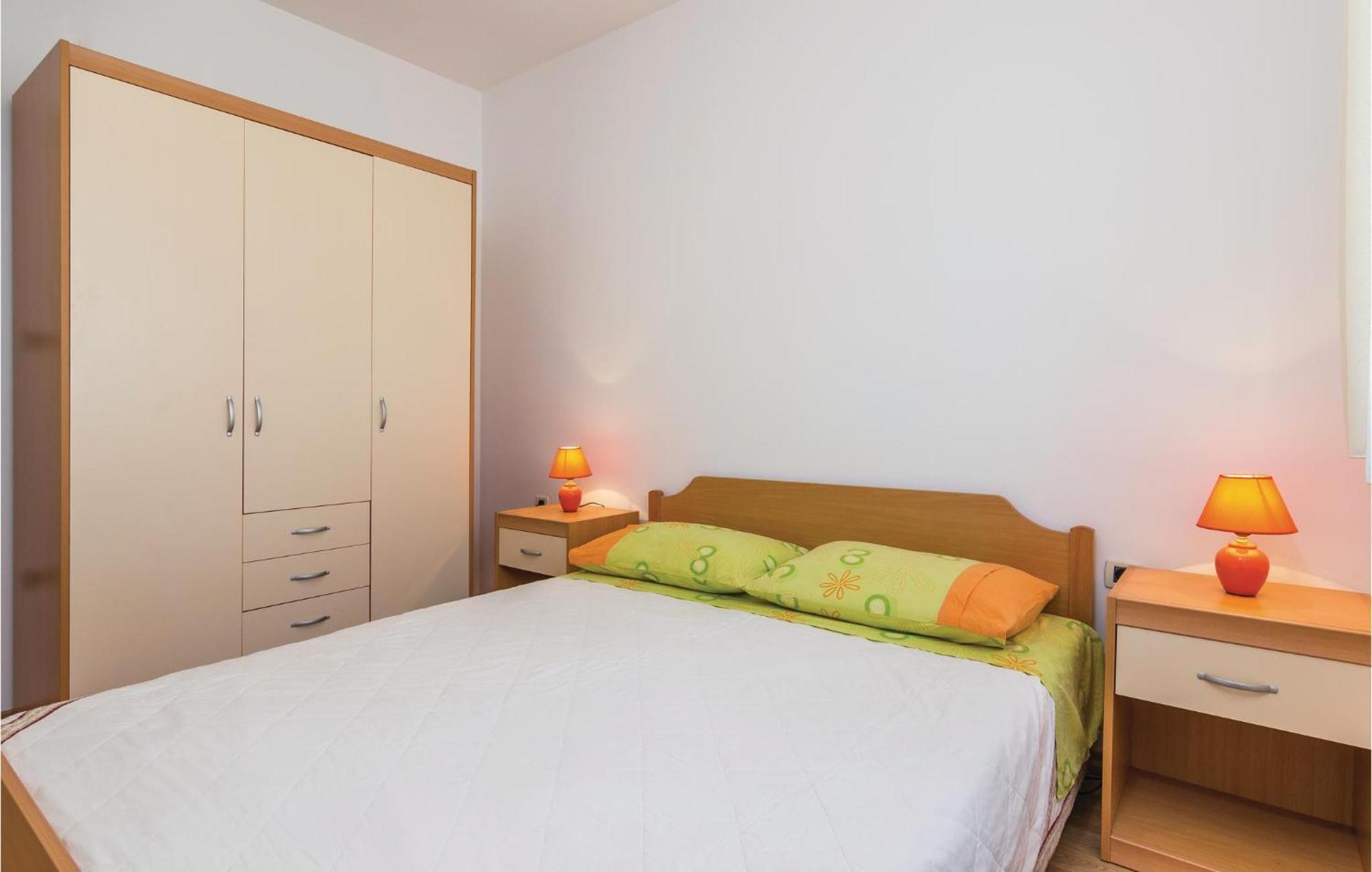 Beautiful Apartment In Porec With Kitchen Kültér fotó