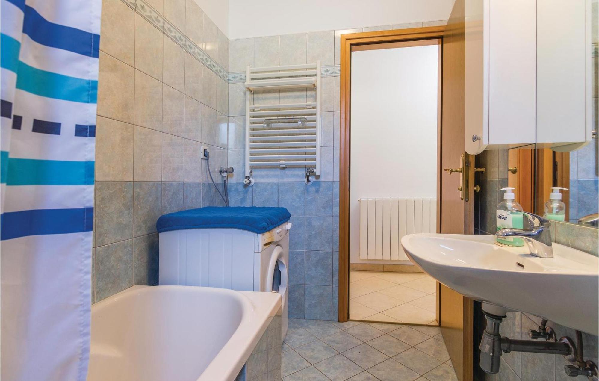 Beautiful Apartment In Porec With Kitchen Kültér fotó