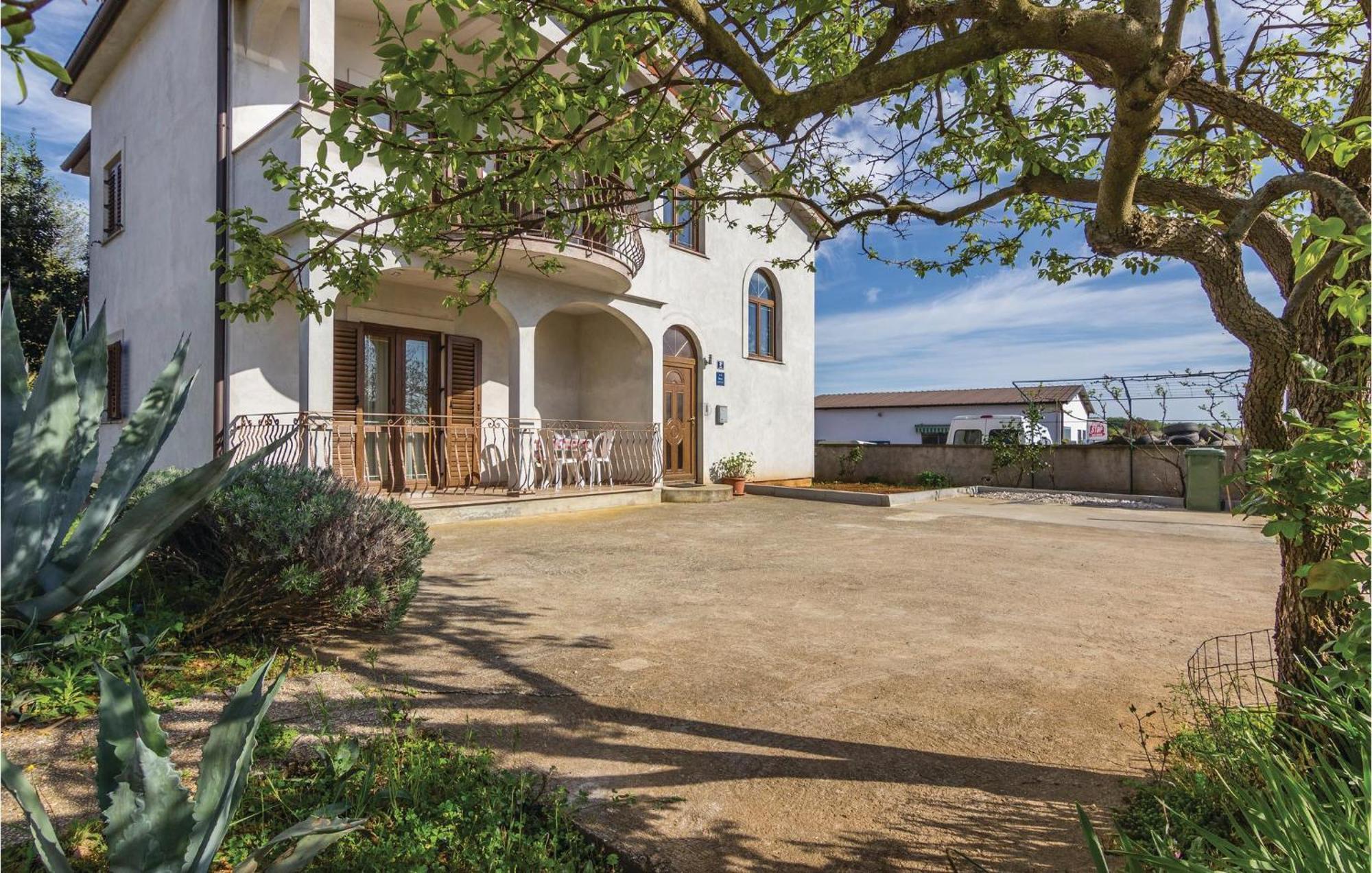 Beautiful Apartment In Porec With Kitchen Kültér fotó