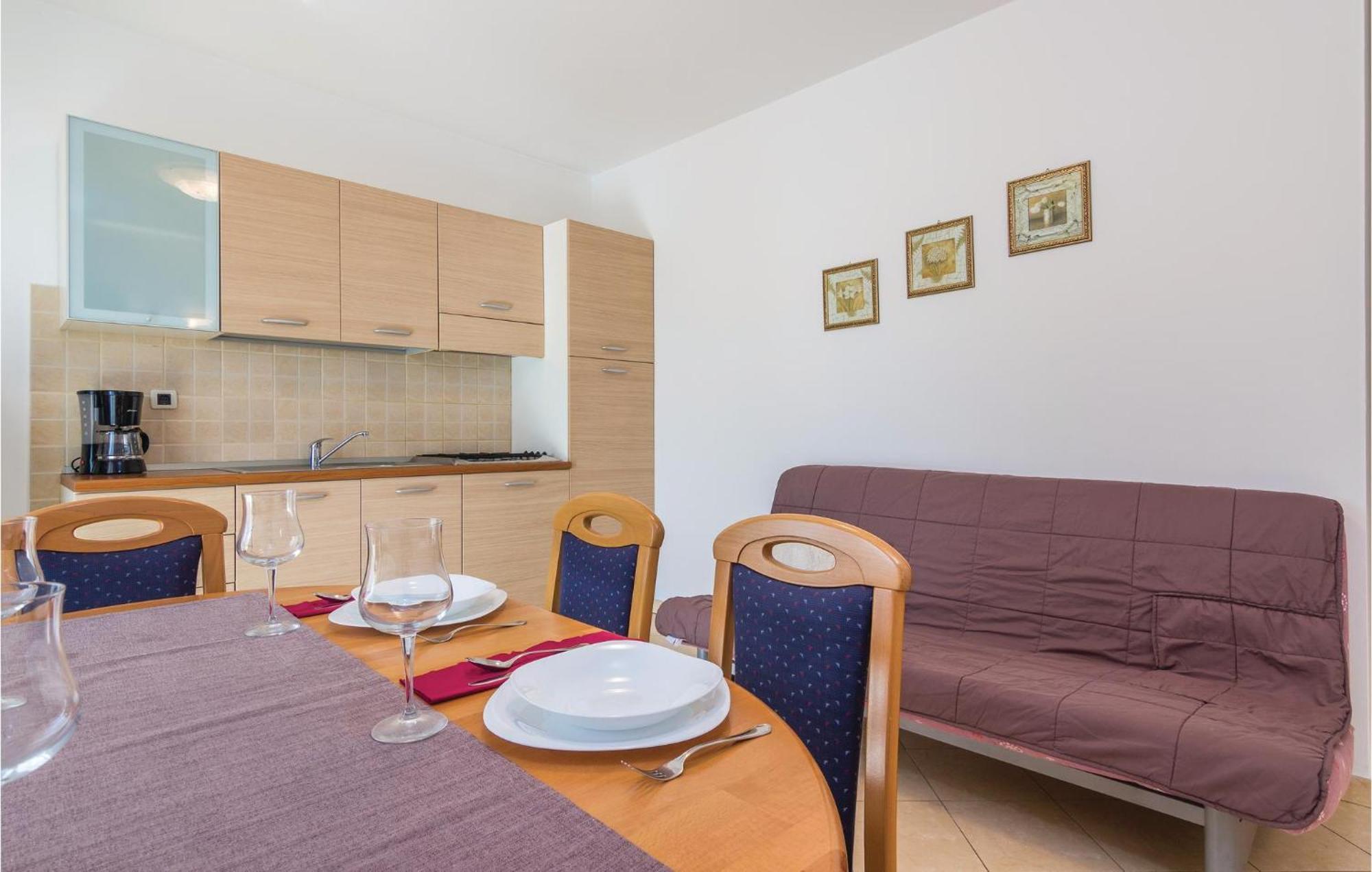 Beautiful Apartment In Porec With Kitchen Kültér fotó