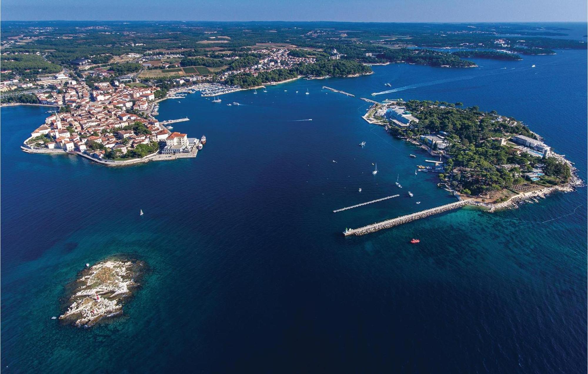 Beautiful Apartment In Porec With Kitchen Kültér fotó