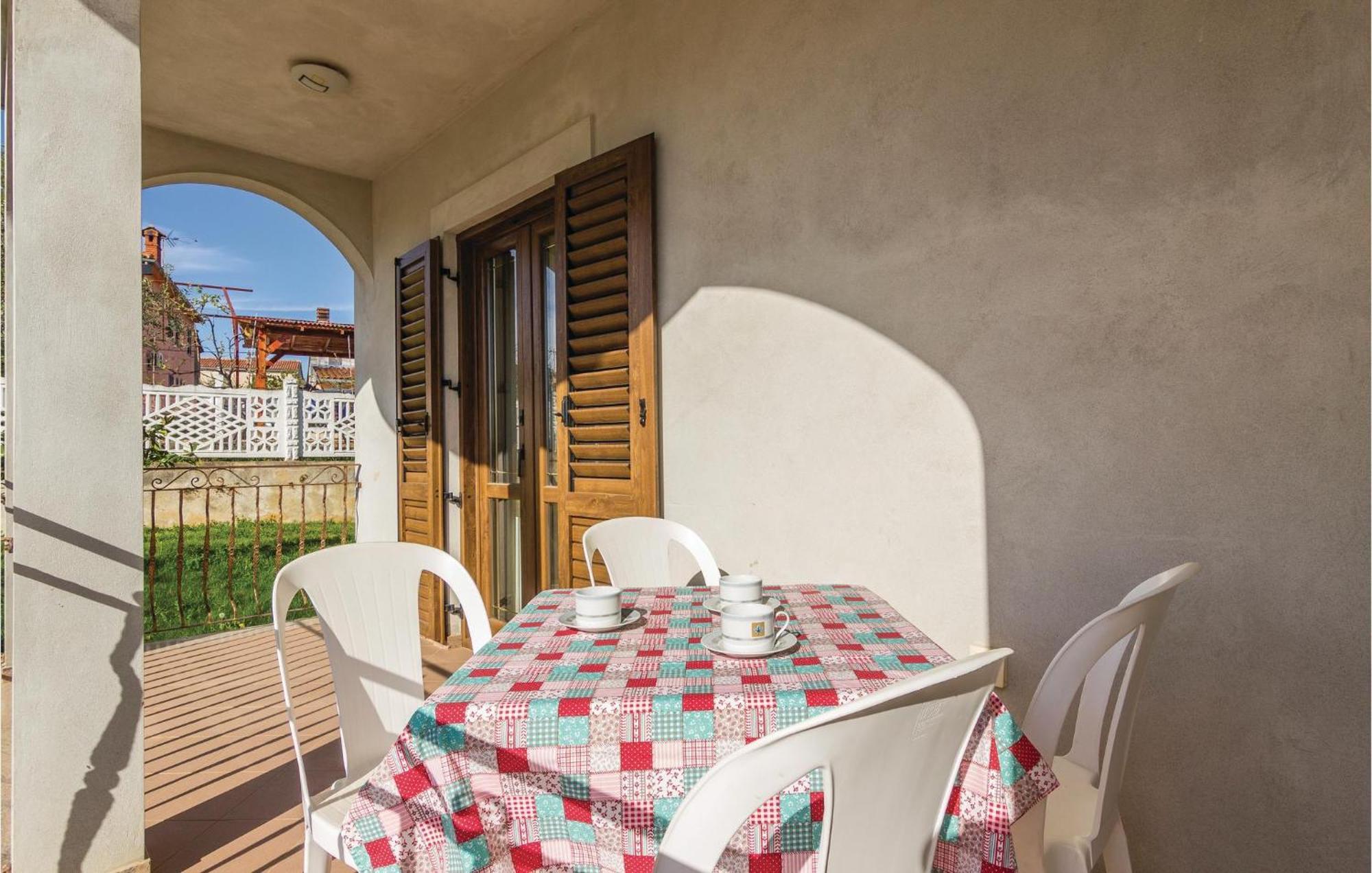 Beautiful Apartment In Porec With Kitchen Kültér fotó